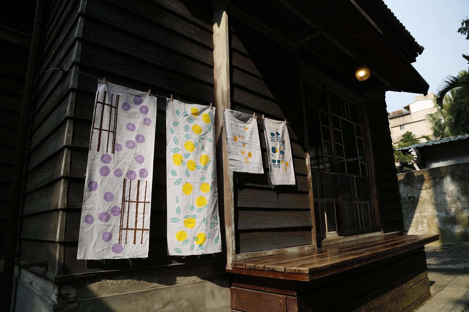 青田七六-七六聚樂部-絹印日本布敷巾-日式老屋景 青田七六-七六聚樂部-絹印日本布敷巾-日式老屋景