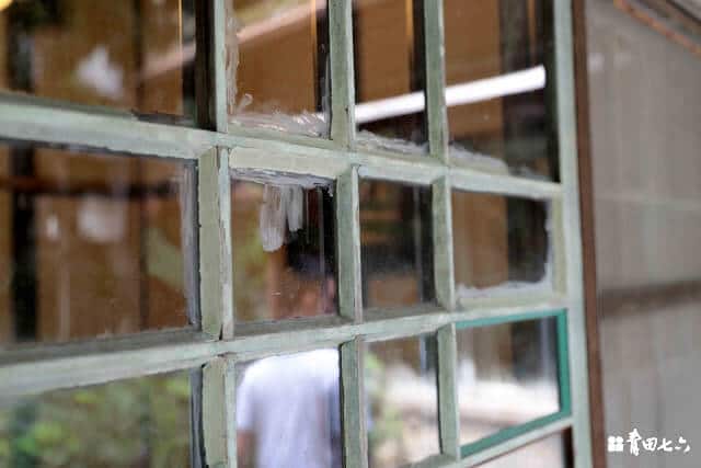 青田七六窗框修補後